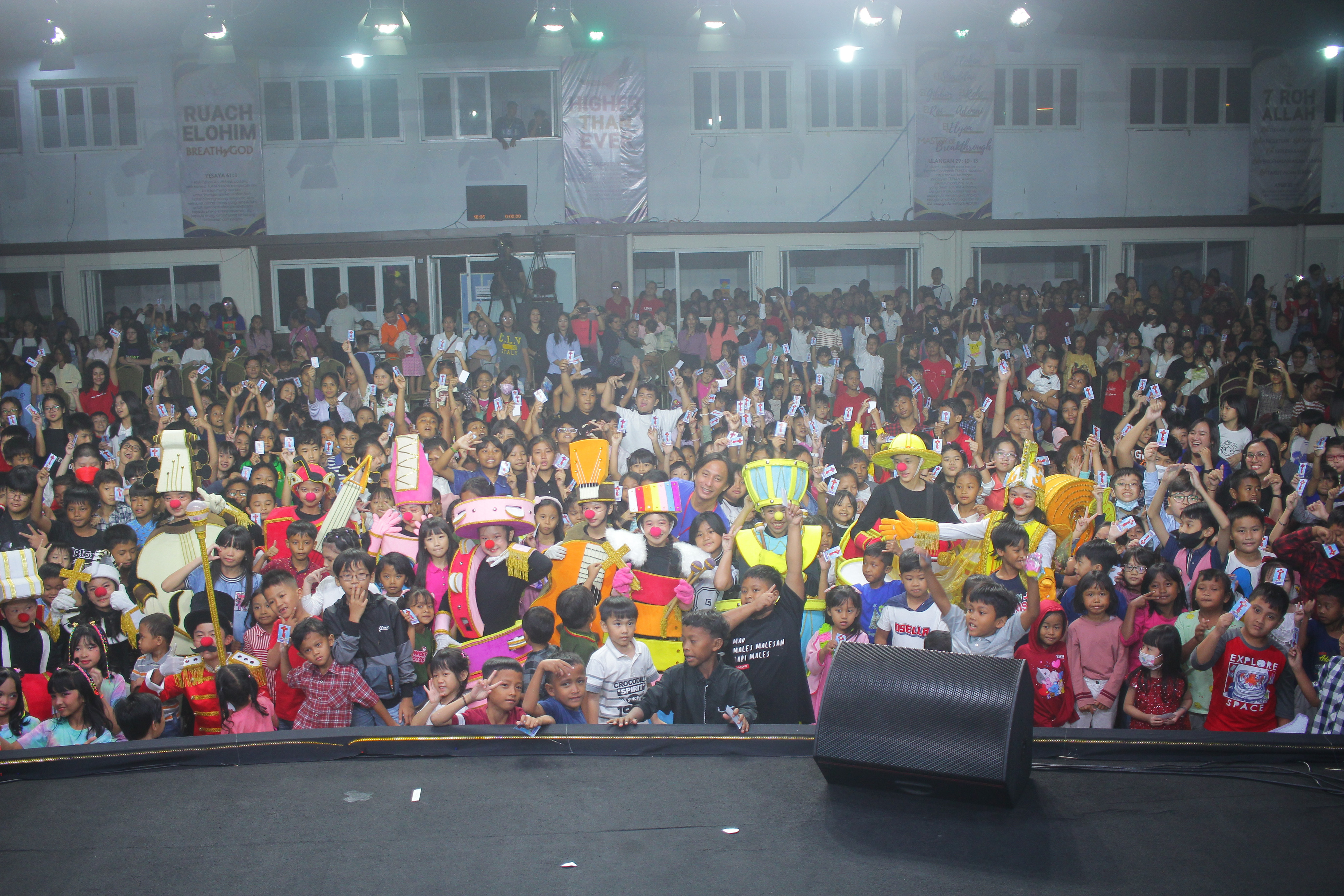 Dokumentasi KKR Anak - Bersama Anak-Anak & Karakter