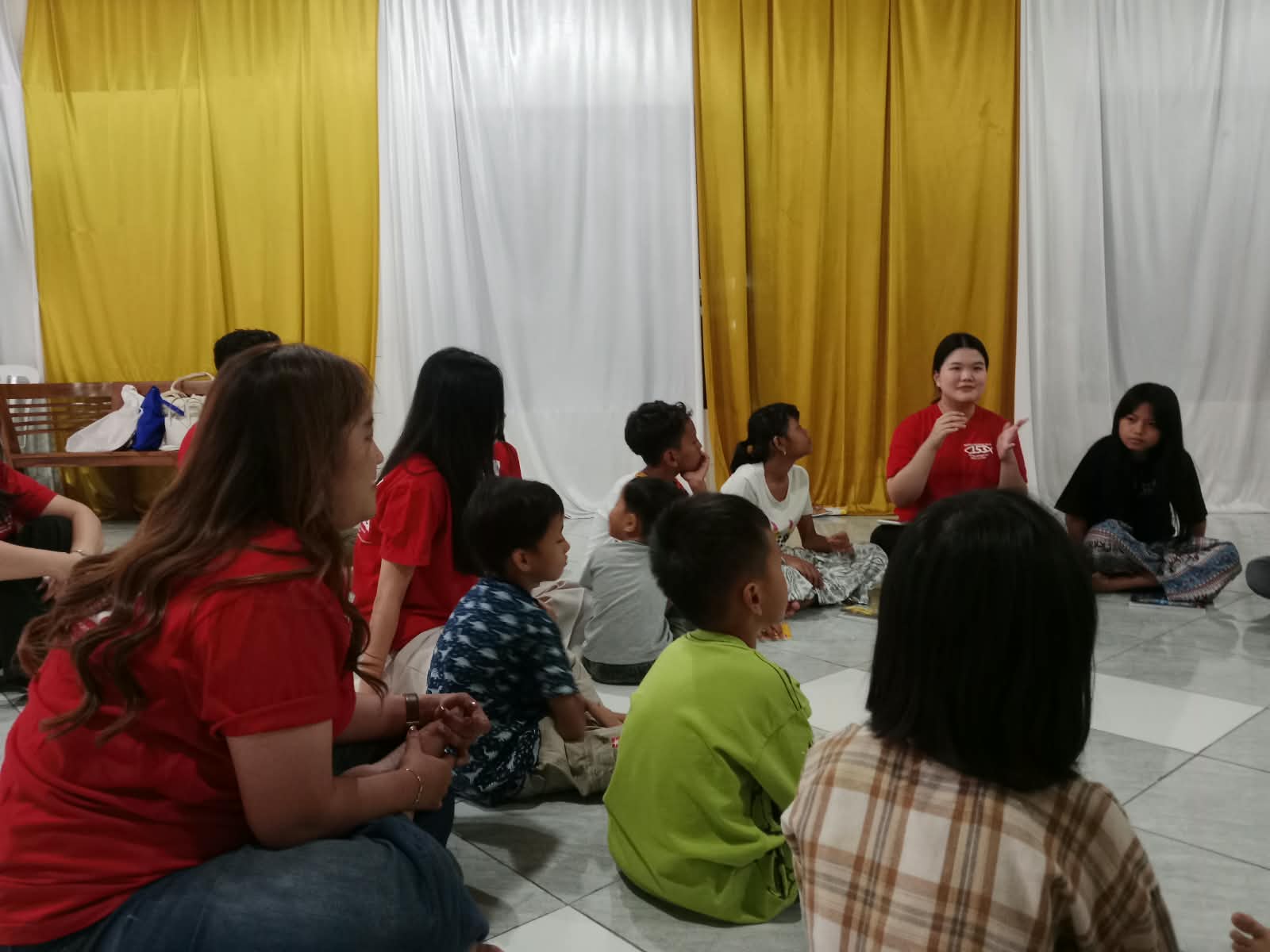 Dokumentasi Pelayanan Panti Asuhan - Menyanyi Memuji TUHAN