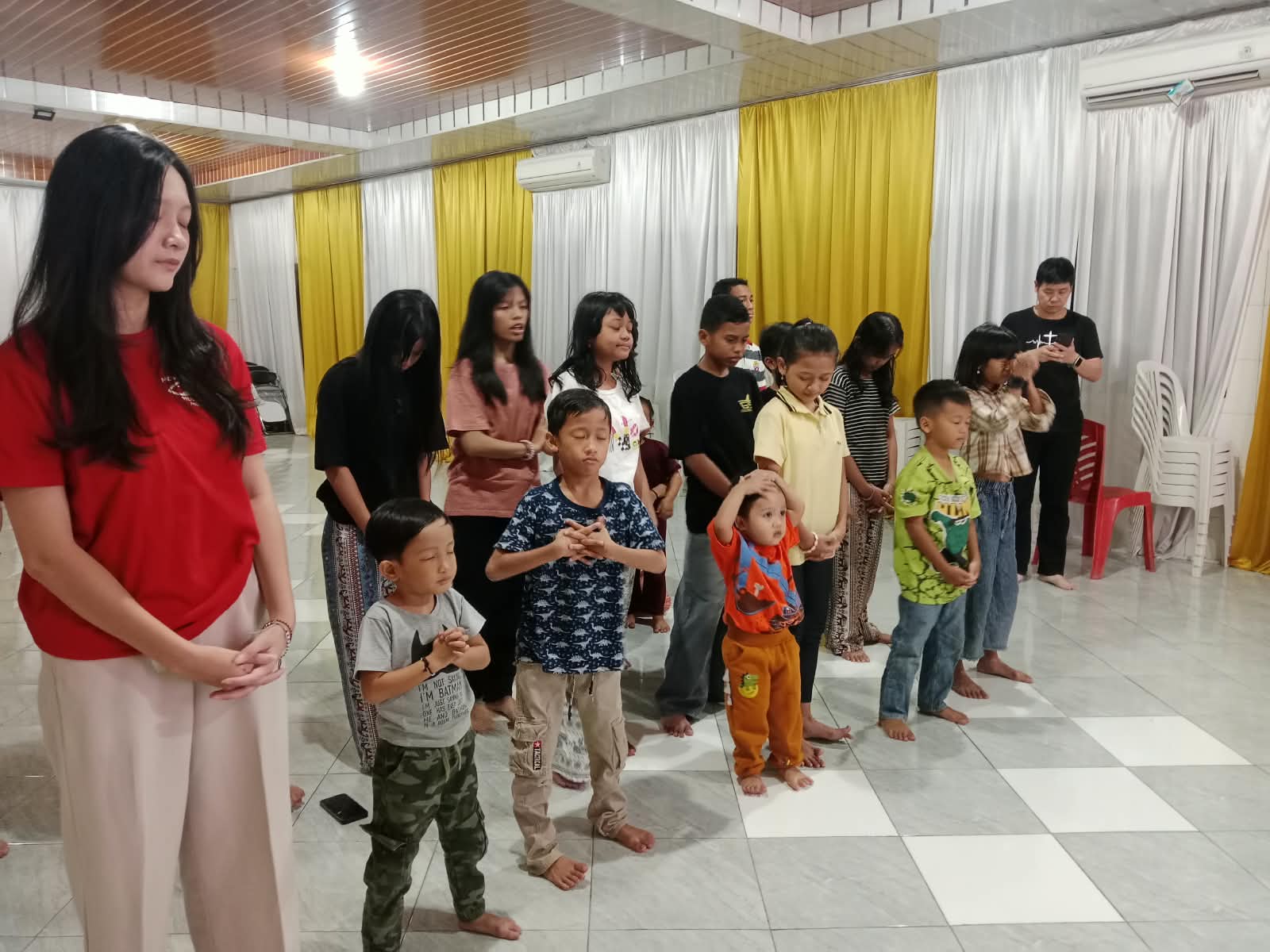 Dokumentasi Pelayanan Panti Asuhan - Bermain Bersama Anak-Anak